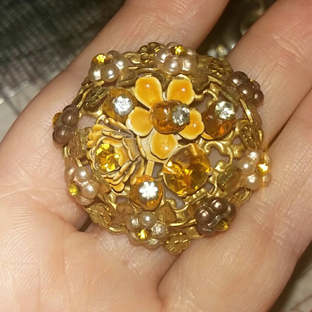 Vintage clip on floral and pearl
